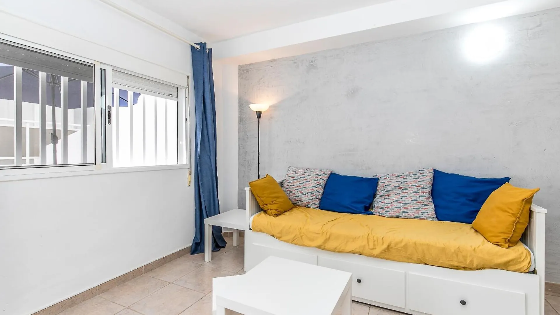 Comfy Beachfront Retreat El Medano, Terrace & Pool Spain