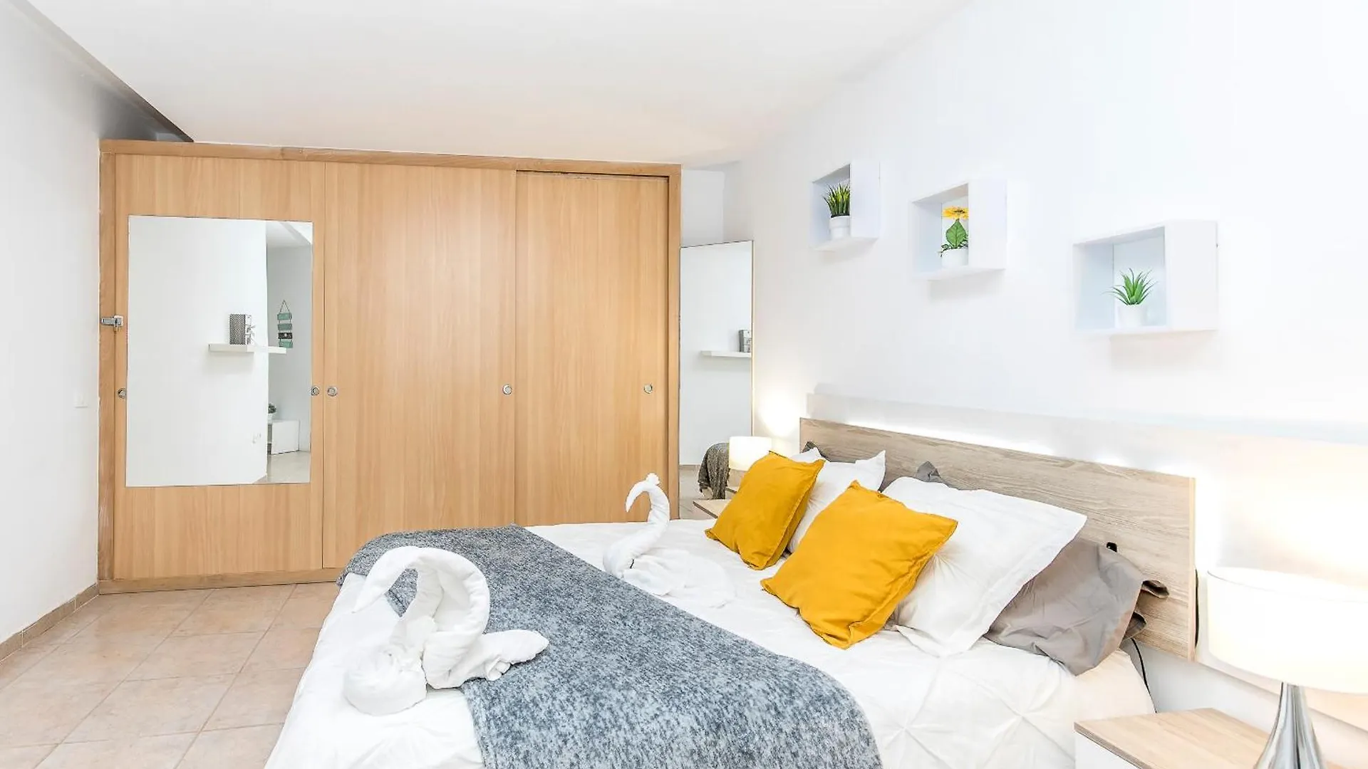 Comfy Beachfront Retreat El Medano, Terrace & Pool 0*, El Medano (Tenerife)