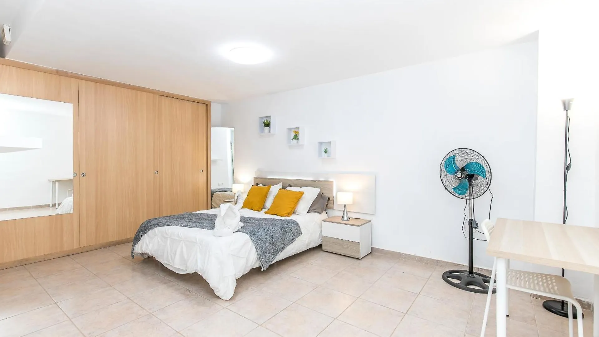 Apartment Comfy Beachfront Retreat El Medano, Terrace & Pool Spain