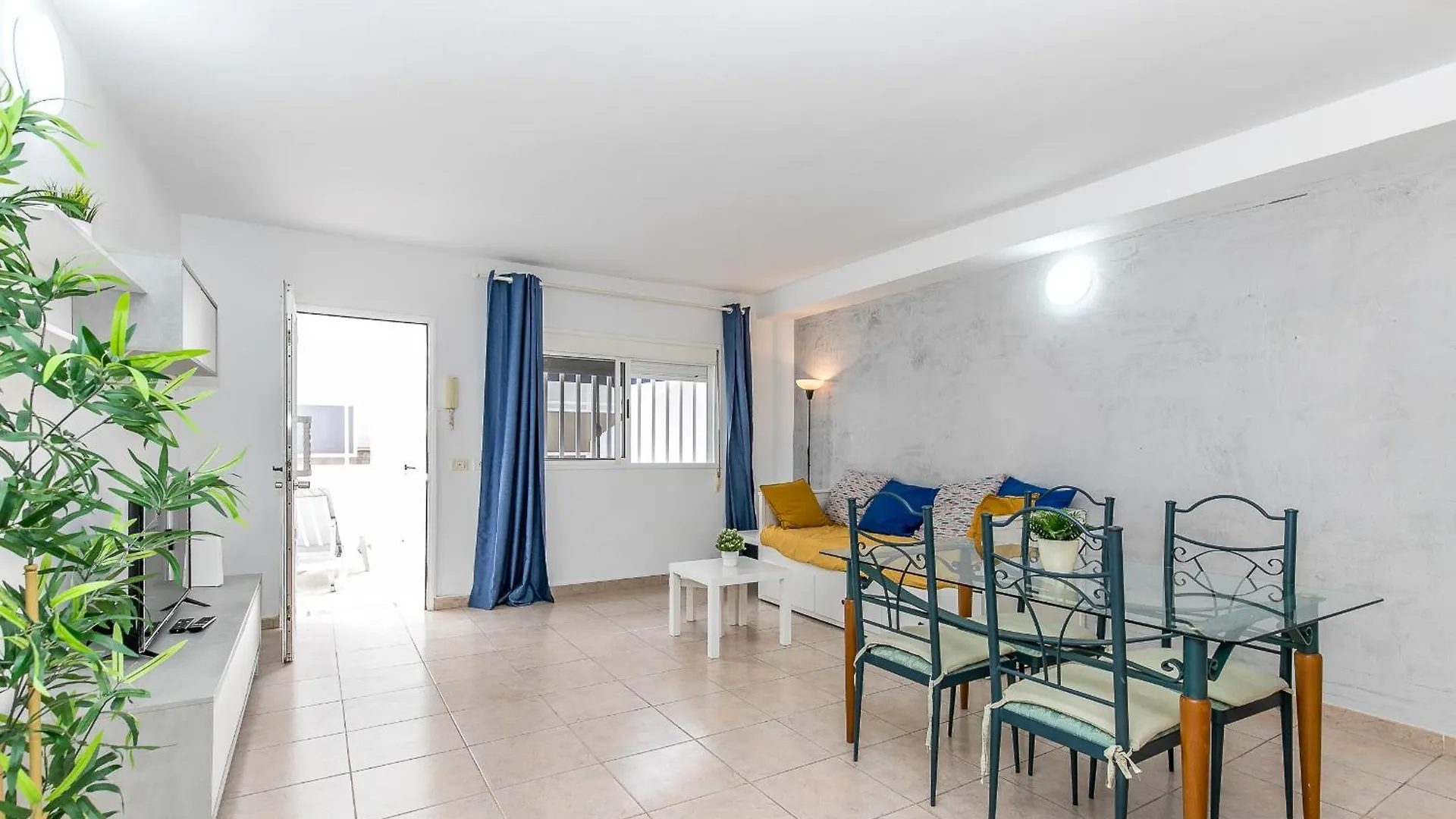 Comfy Beachfront Retreat El Medano, Terrace & Pool El Medano (Tenerife)