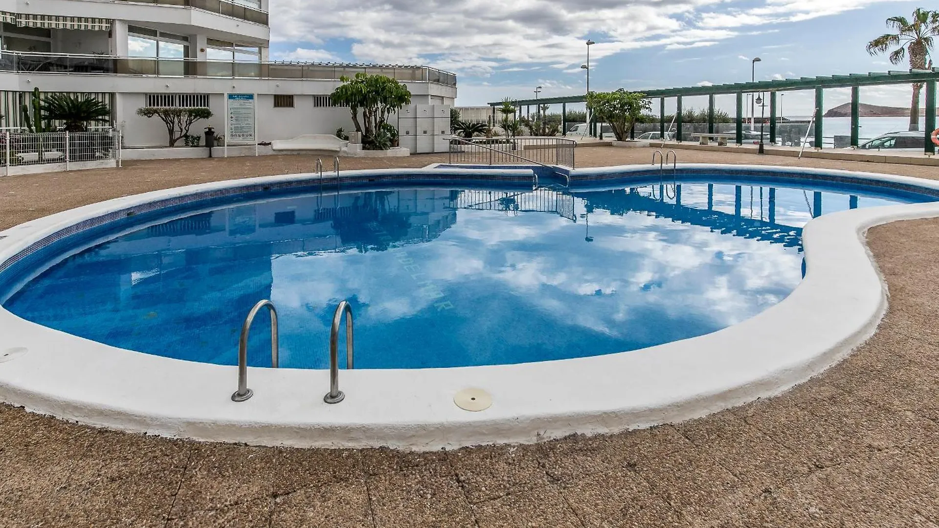 Comfy Beachfront Retreat El Medano, Terrace & Pool 0*, El Medano (Tenerife)